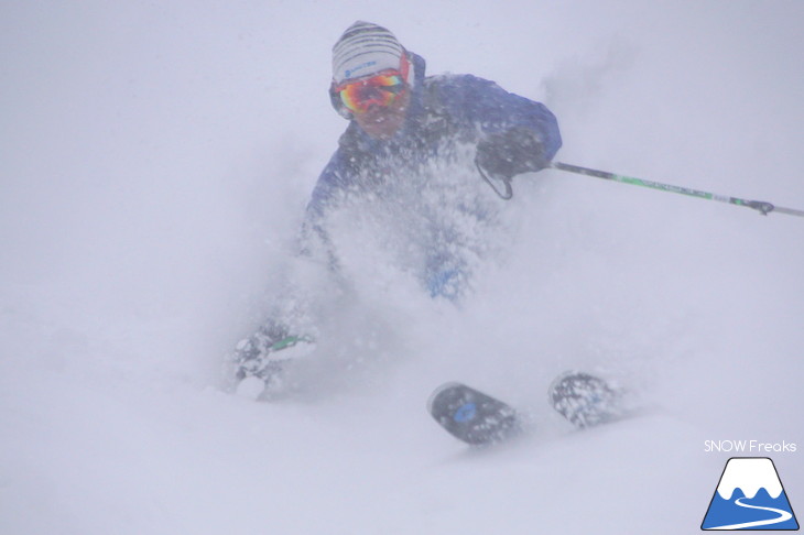 ニセコアンヌプリ国際スキー場 11月の『ワヤ豪雪』を滑る。オープン初日からパウダースノー！